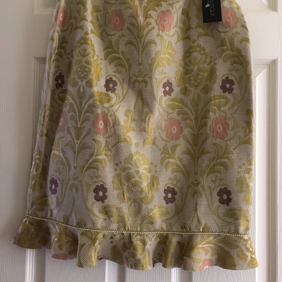 Stunning Floral Suit - Picture 3 of 4